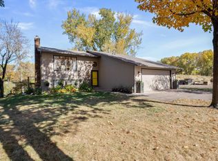 435 Gramsie Rd, Shoreview, MN 55126