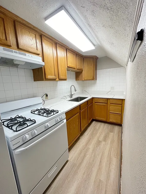 2 bed, 1.0 bath, 750 sqft, $1,525 — Photo 2