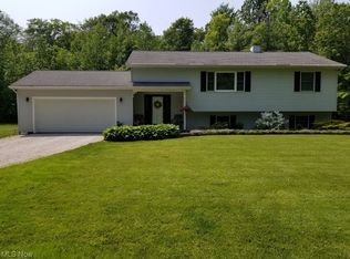 569 Hanson Pl, Geneva, OH 44041