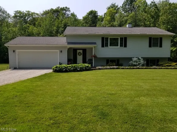 569 Hanson Pl, Geneva, OH 44041