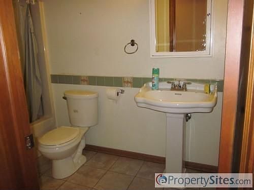 3rd image of 2382 Portman Dr SE