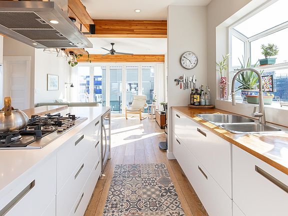 5th image of 3473 River Rd W #1