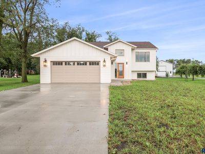 851 N 4th Ave, Canistota, SD, 57012