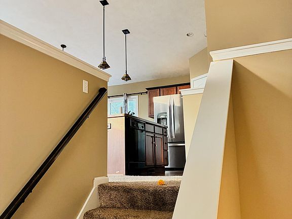 5th image of 2574 Winterberry St