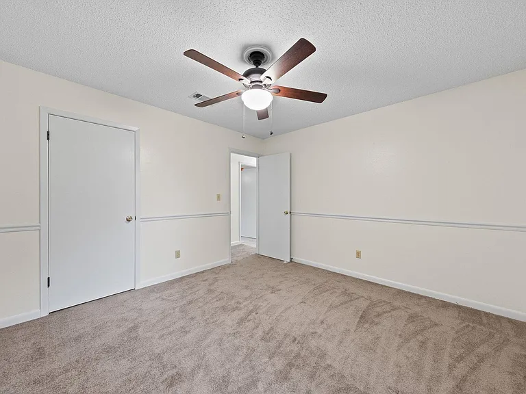 122 Beach Dr — Photo 30
