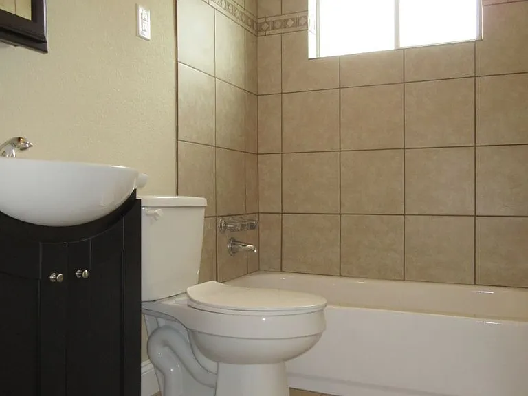 1933 Saint James Dr — Photo 5