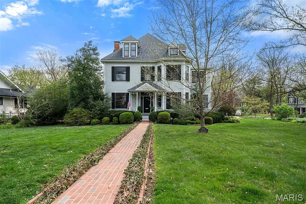 156 Gray Ave photo 1