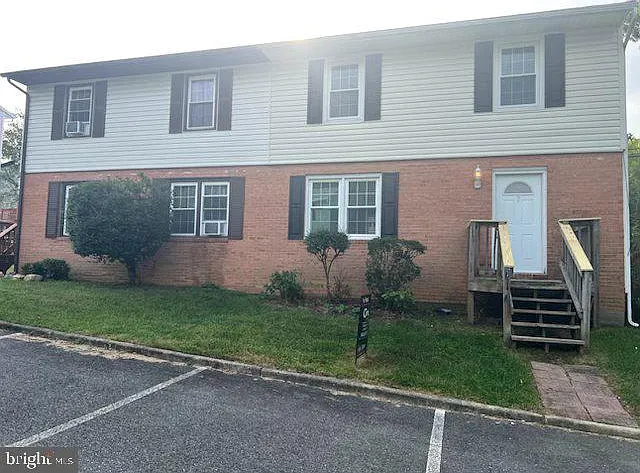 7 Pear Tree Ln