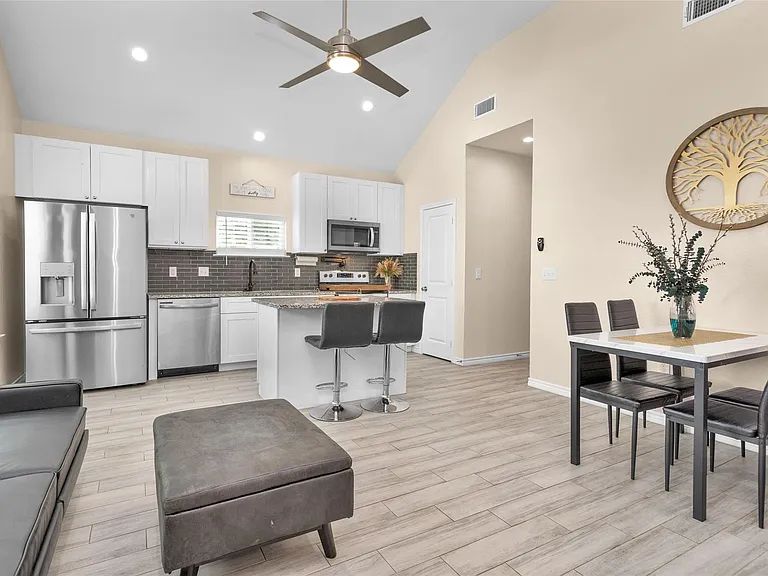 286 Westchase — Photo 4