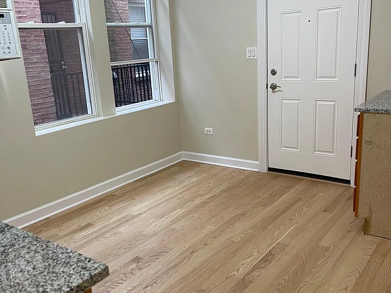 2334 W Augusta Blvd #3R — Photo 1