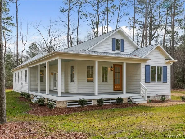 1797 Mouring Ln, Hayes, VA 23072