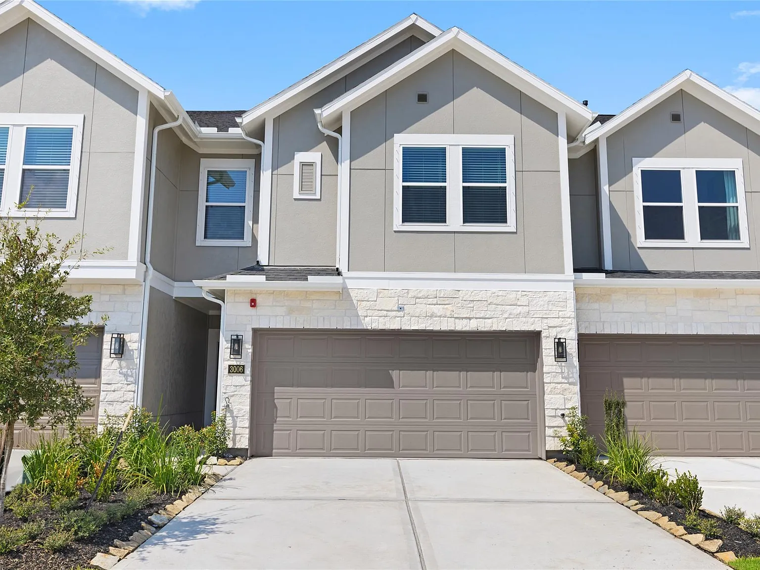 3 bed, 2.5 bath, 1868 sqft, $2,995 — Photo 1