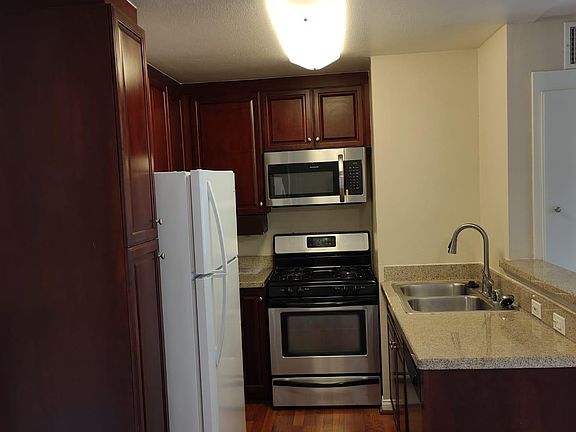 3rd image of 5535 Canoga Ave APT 205