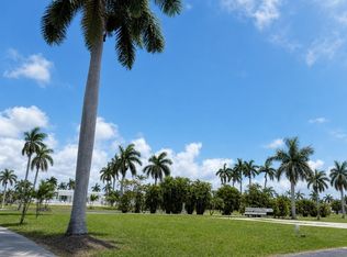 90 Sycamore Ln, Fort Myers, FL 33908