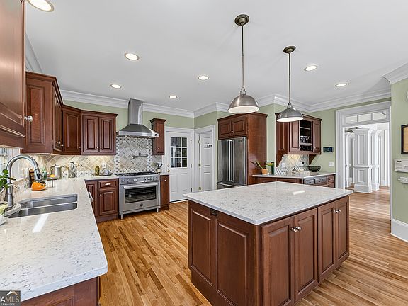 3rd image of 1050 Long Creek Dr