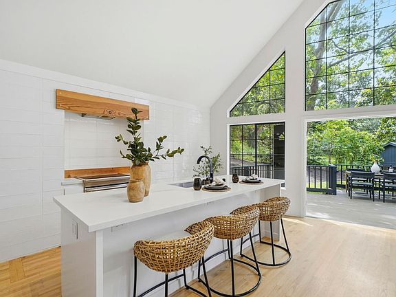 4th image of 30 Glen Road