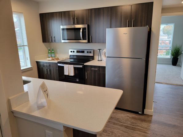 2611 Rockefeller Ave #203