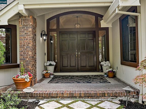 5th image of 85 Trish Ct