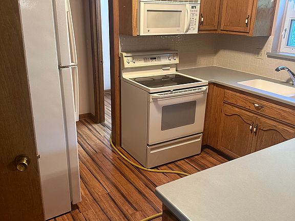 Updated Kitchen with all appliances.