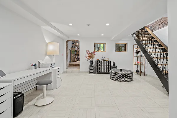 Sold by Compass | media 18