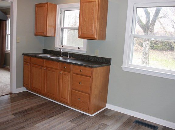 5th image of 608 Sunset Ave