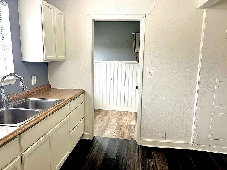 1005 Avenue E 1/2 — Photo 14