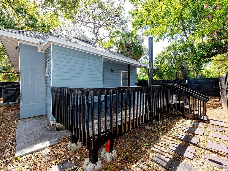 1763 Preston St S — Photo 40