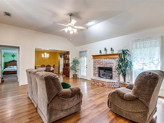 5th image of 8705 Glen Hollow Dr
