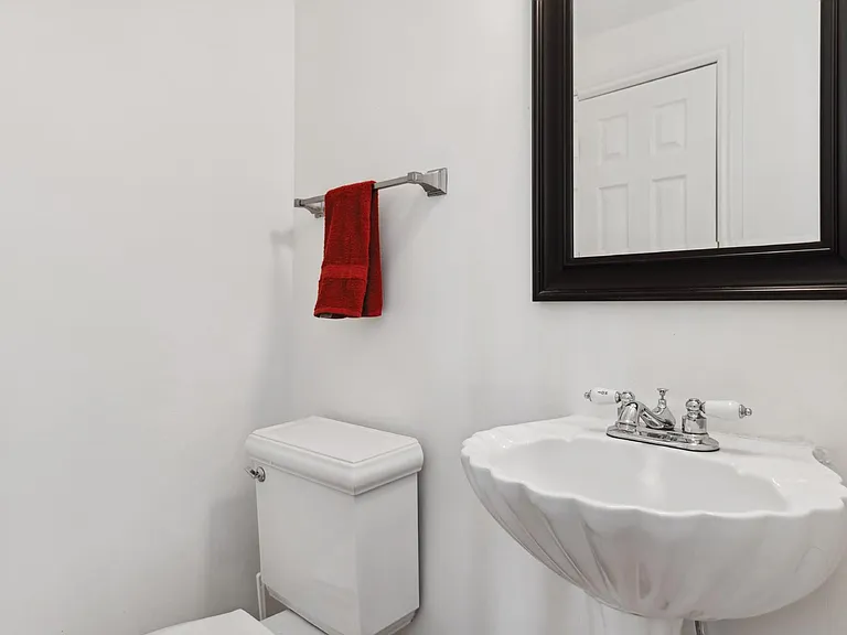 1416 NE 4th Ct #1416 — Photo 16