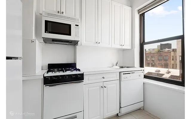 Rented by Douglas Elliman | media 22