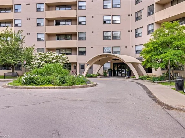 700 Dynes Rd #414, Burlington, ON L7N 3M2