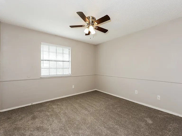 4008 Shackelford Dr — Photo 13