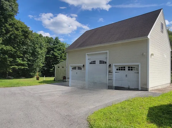 81 Clark Ave, Dracut, MA 01826