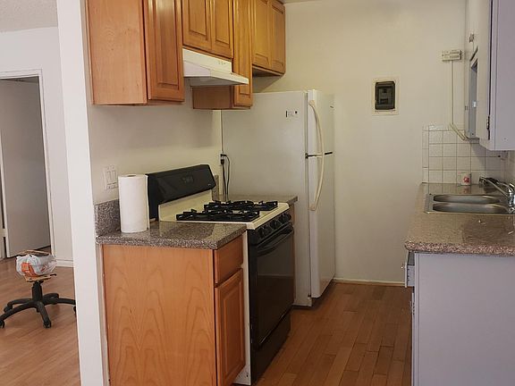 5th image of 610 E Acacia Ave APT 3