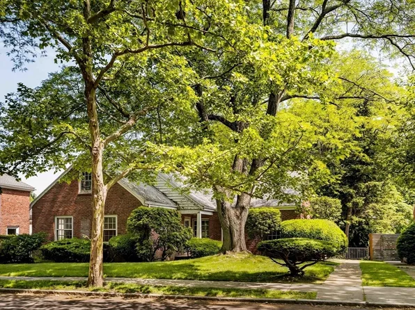 77 Jordan Rd, Brookline, MA 02446