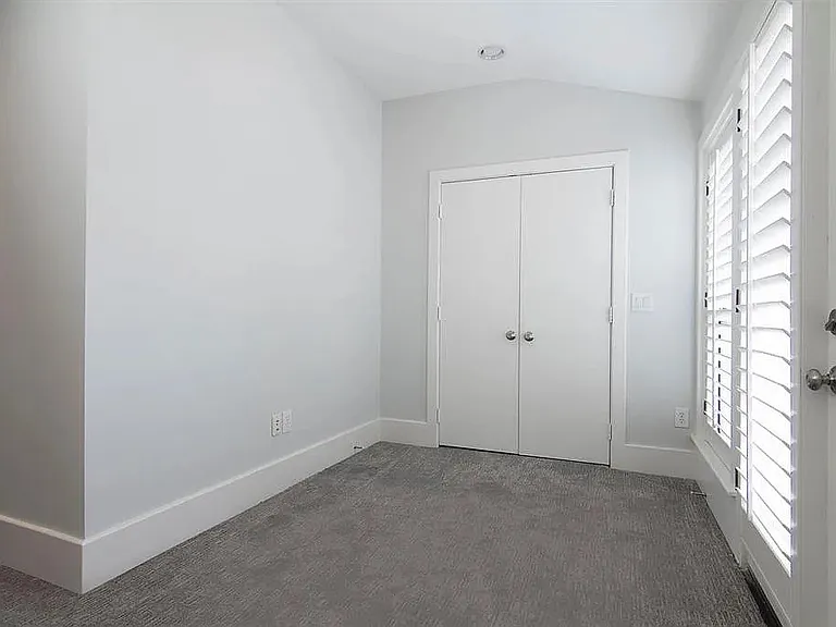 2606 Shelby Ave — Photo 8