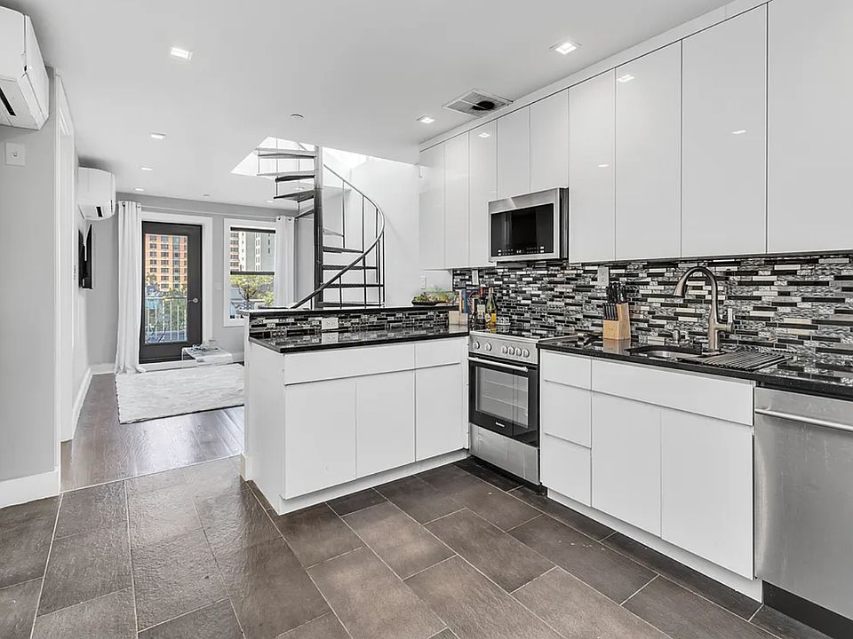 1st image of 237 E 31st St Unit Penthouse