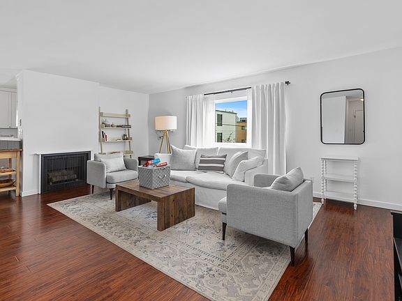 4th image of 11836 Mayfield Ave #9A
