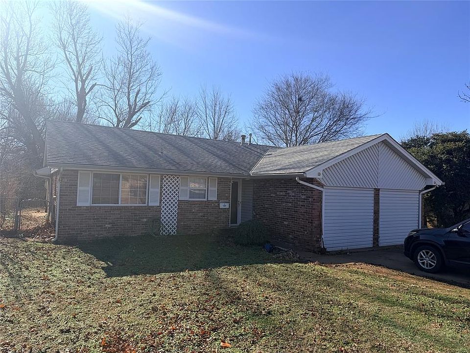 2nd image of 1008 Royal Way