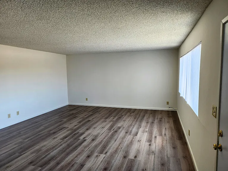 827 Grand Ave — Photo 13