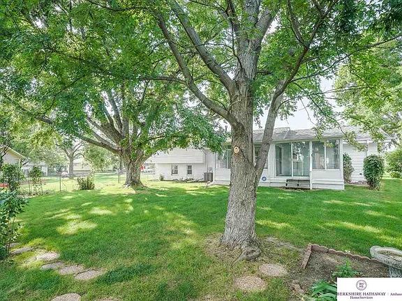 5th image of 20243 Pinkney St