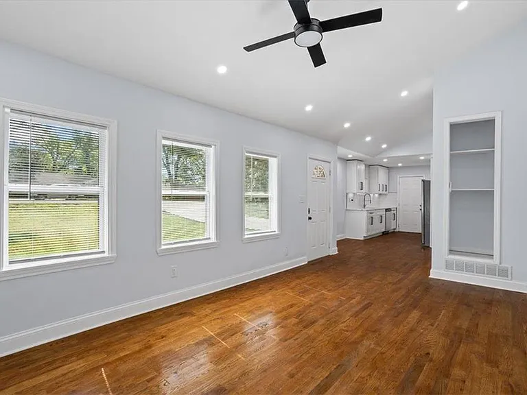 2223 Columbia Dr — Photo 10