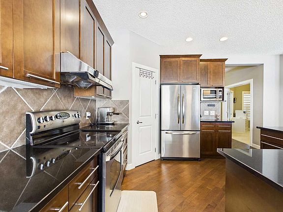 5th image of 163 Panamount Cir NW