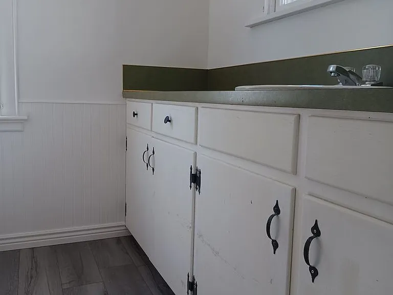 335 S 5 E — Photo 32