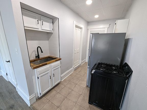 4th image of 124 S 2nd St #205