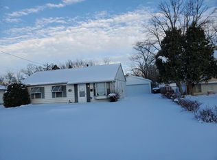 51 S Sycamore Ln, Glenwood, IL