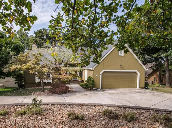 214 NE Landings Cir, Lees Summit, MO 64064