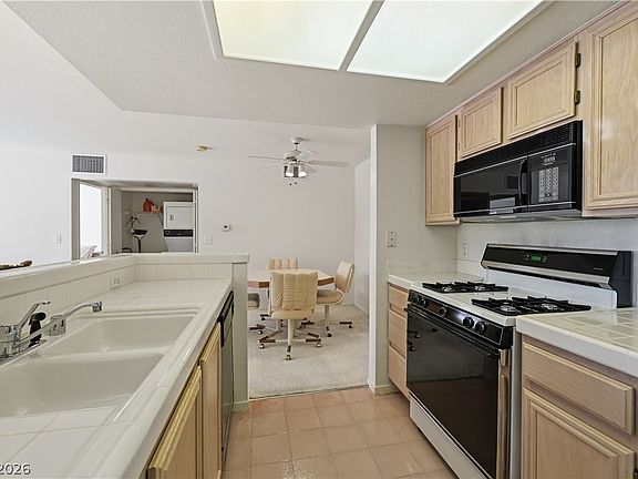 4th image of 1908 Rio Canyon Ct Unit 206