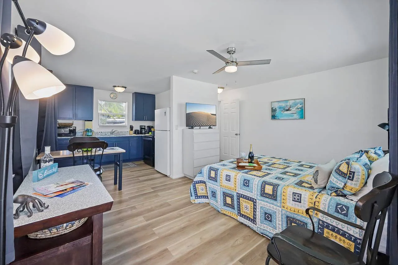 Studio, 300 sqft, $1,395 — Photo 3