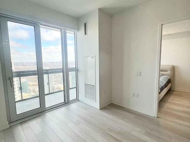 39 Roehampton Ave #3802 — Photo 4